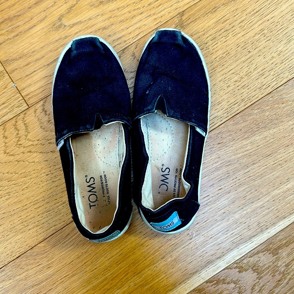 Tom’s kids shoes